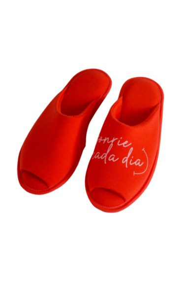 Pantuflas Abiertas con Inscripción - 9425